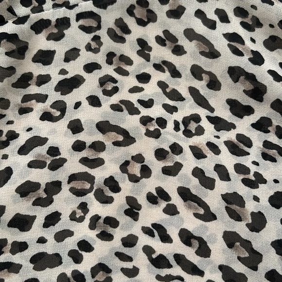 Blouse from Cabi collection, Size L, animal print - Picture 6 of 6